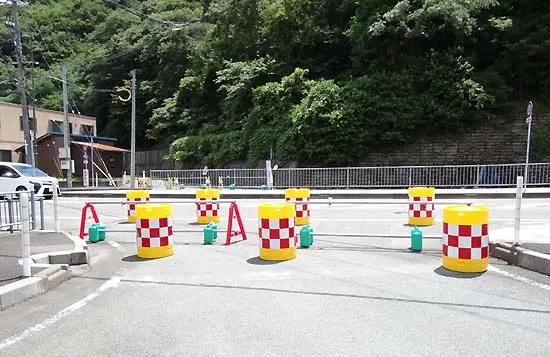 側道から県道107号への進入禁止